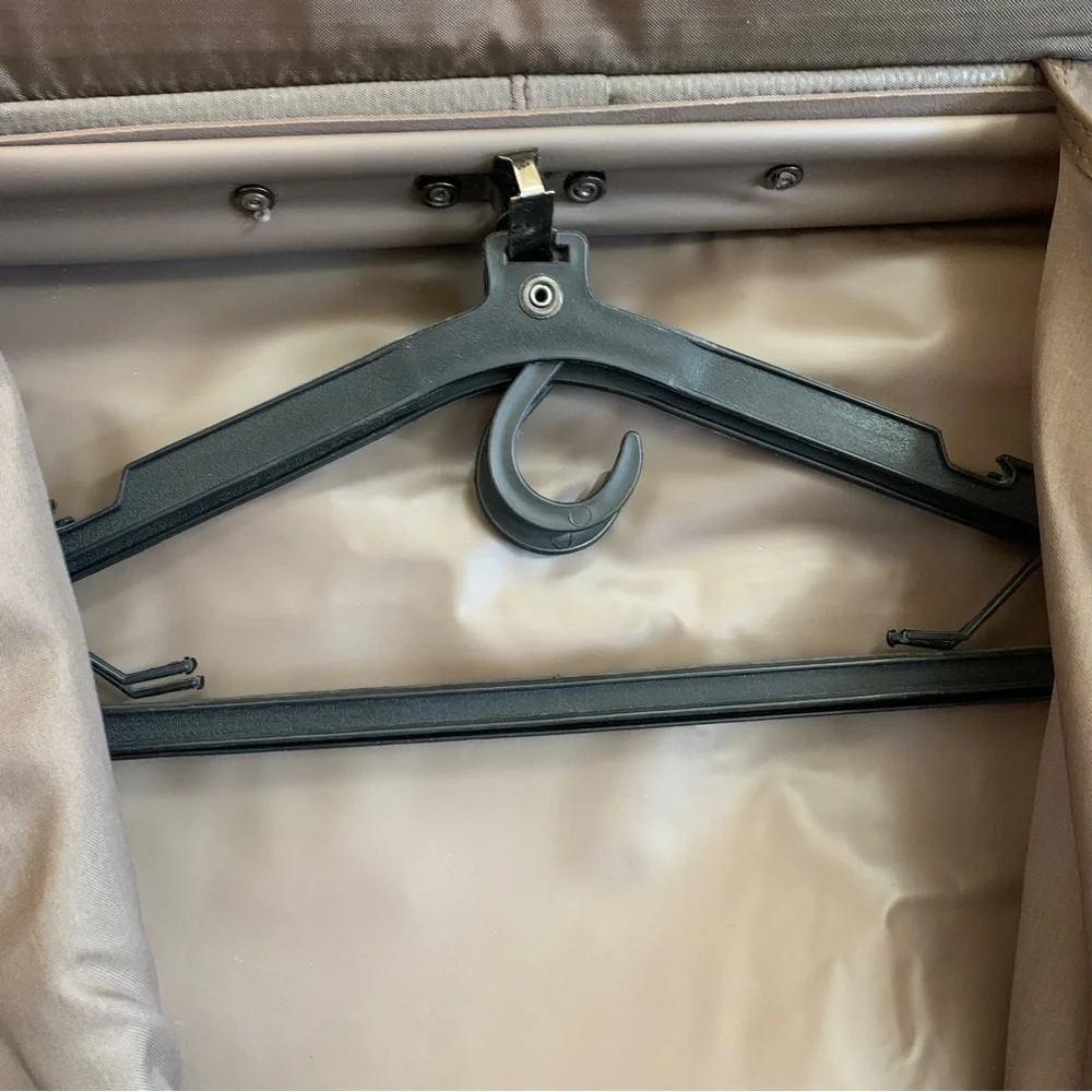 Frontier suit carrier luggage bag